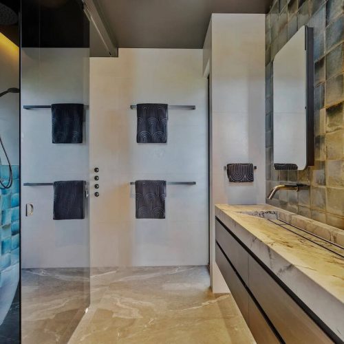 2020092680_22_1_250627_060820-w1600-h1069 copy