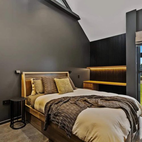 2020092680_25_1_250627_060820-w1600-h1069 copy