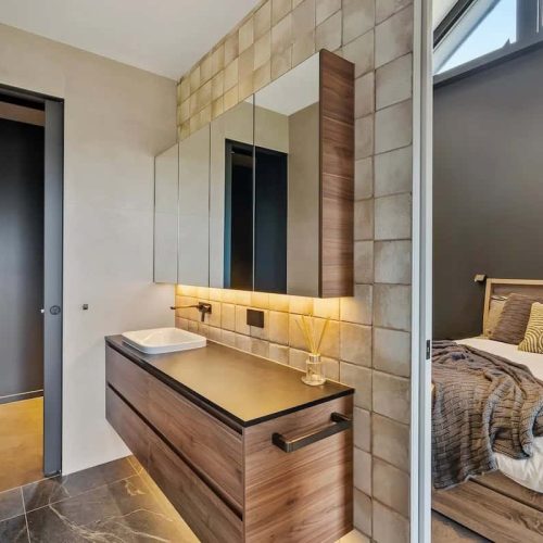 2020092680_26_1_250627_060820-w1600-h1069 copy