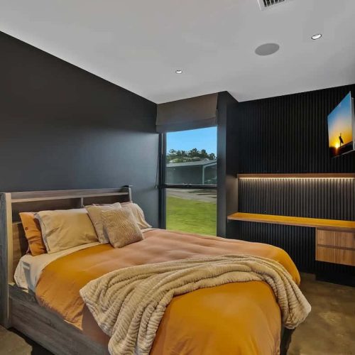 2020092680_27_1_250627_060820-w1600-h1069 copy