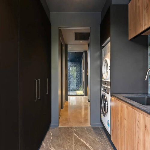 2020092680_29_1_250627_060820-w1600-h1069 copy