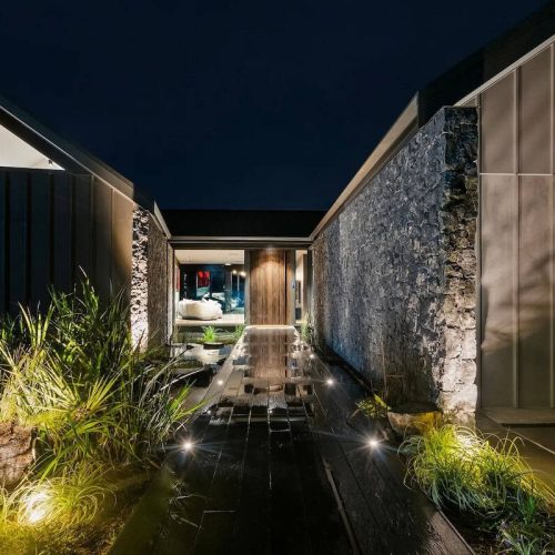 2020092680_39_1_250627_060820-w1600-h1069 copy