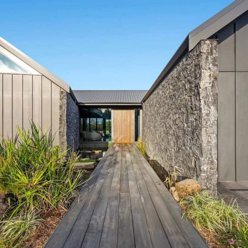 2020092680_6_1_250627_060820-w1600-h1069 copy